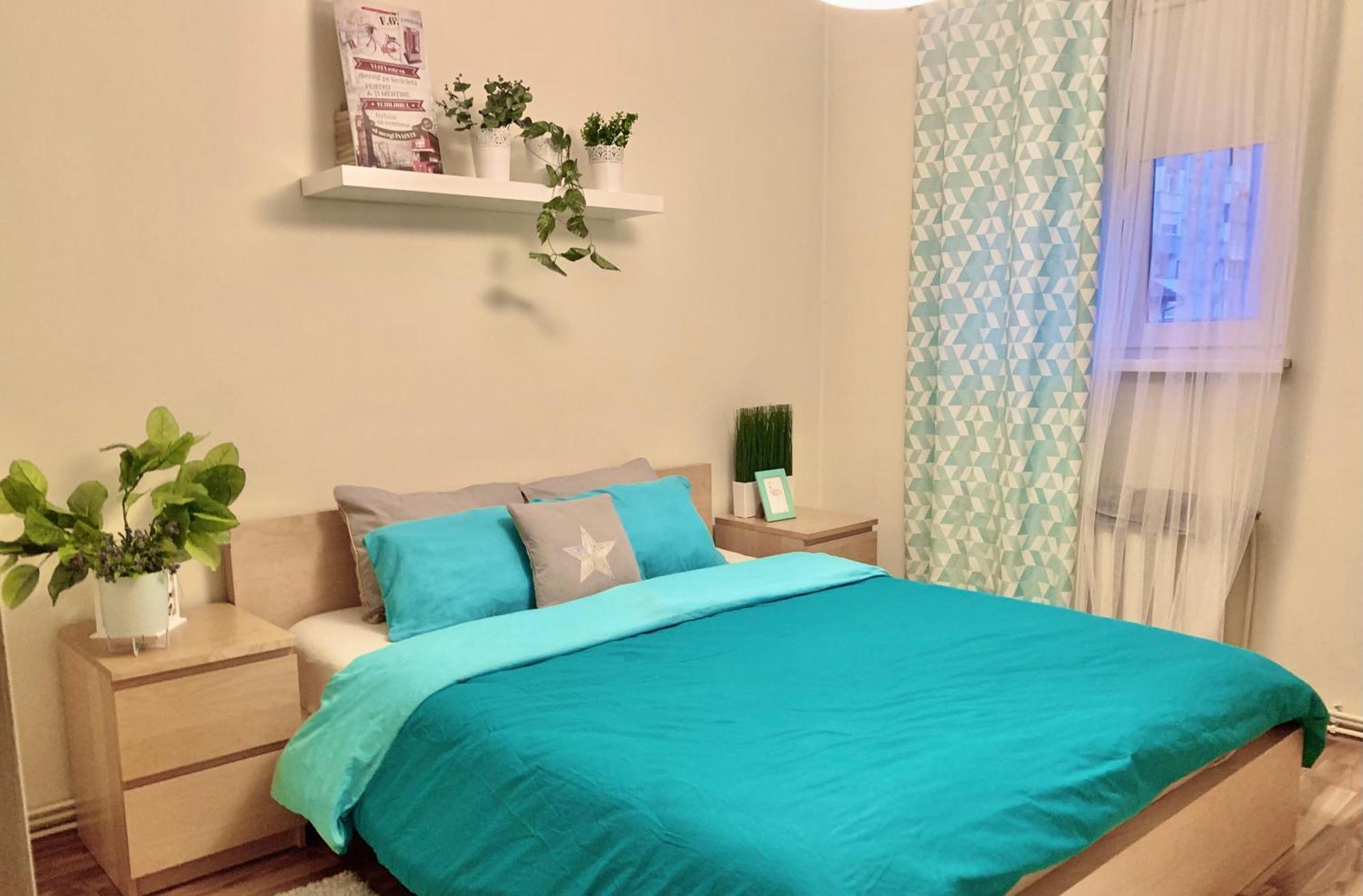 Middle Of The Boulevard Apartment *